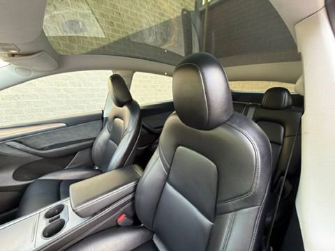 Used 2024 Tesla Model Y Long Range AWD/4WD image 19