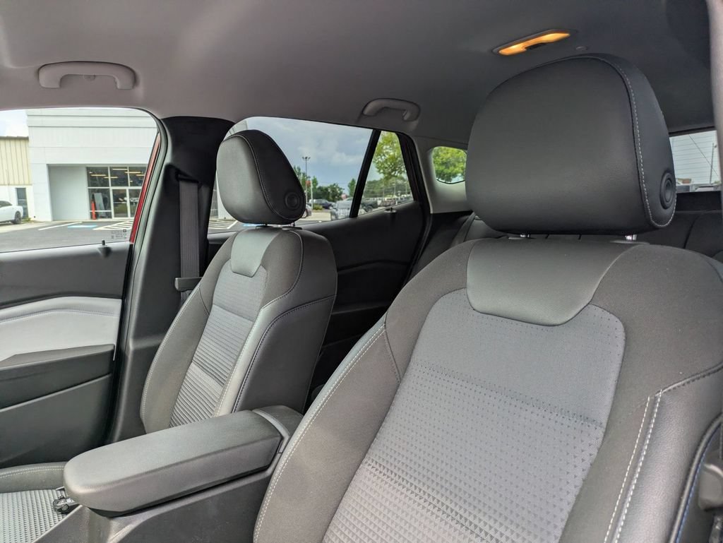 Used 2025 Chevrolet Trax LT FWD image 14