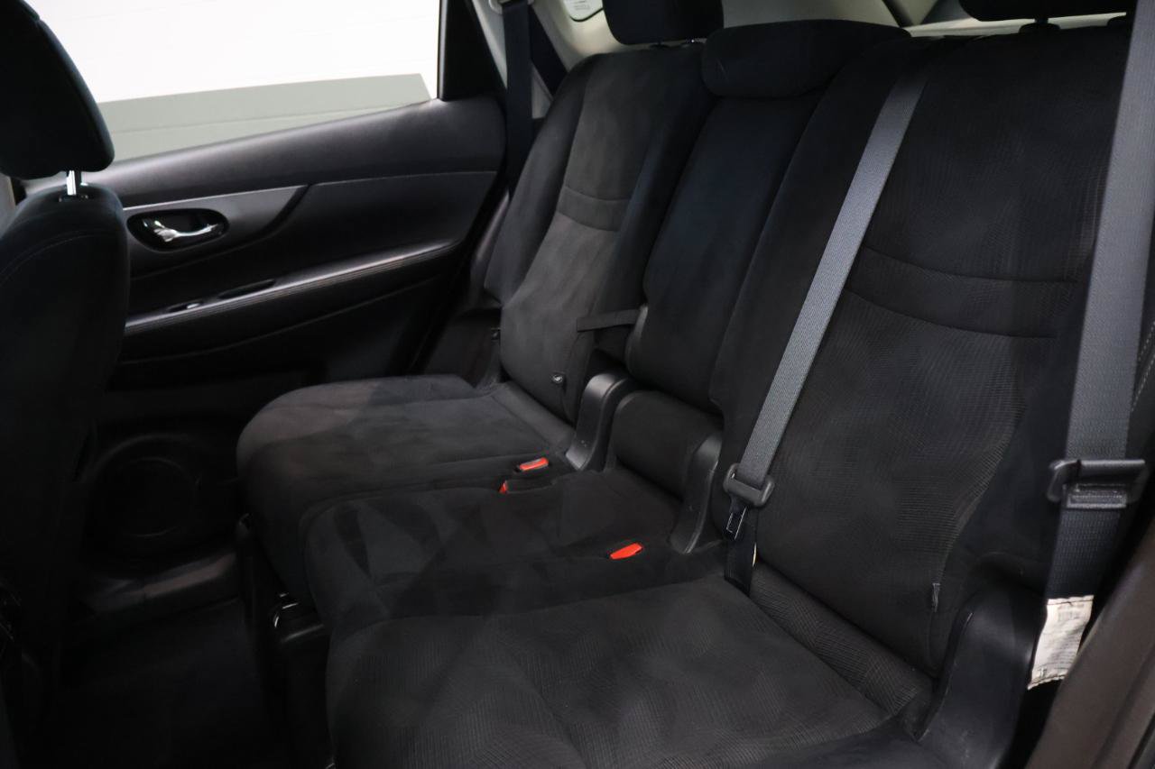 Used 2016 Nissan Rogue SV AWD/4WD image 14