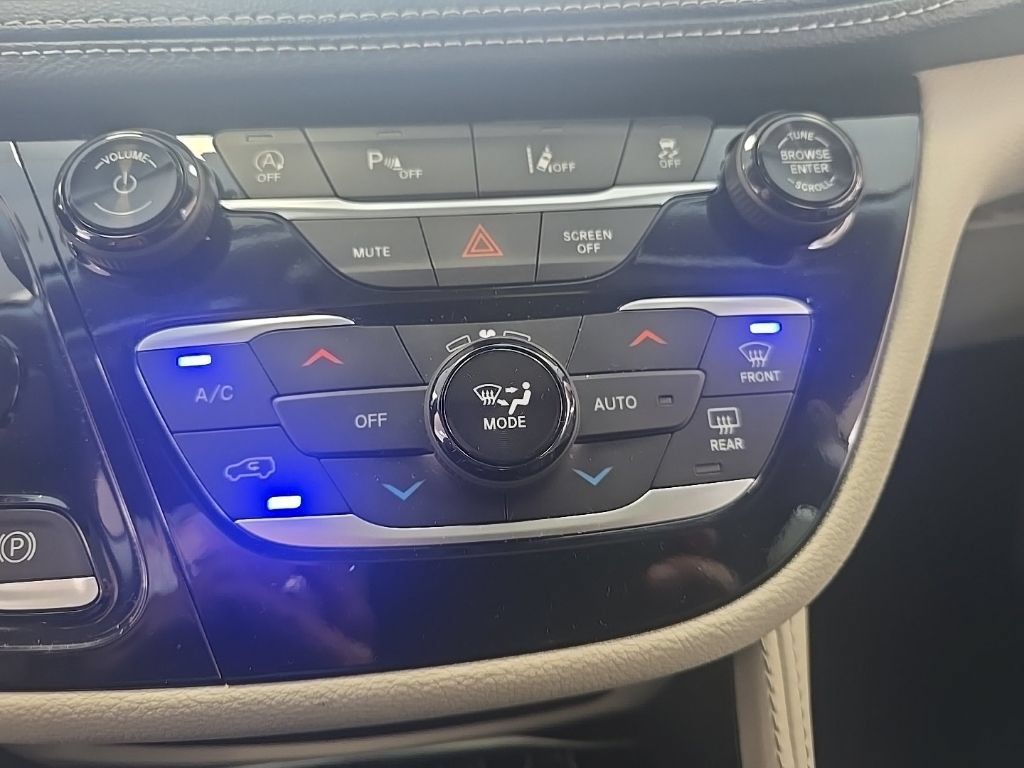 Used 2024 Chrysler Pacifica Limited FWD image 26
