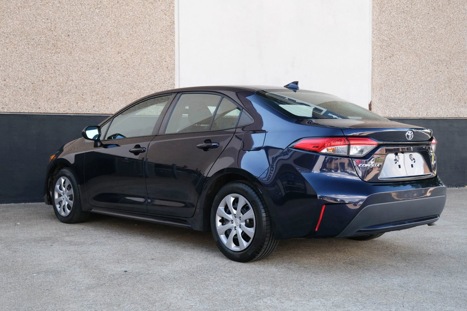 Used 2021 Toyota Corolla LE image 14