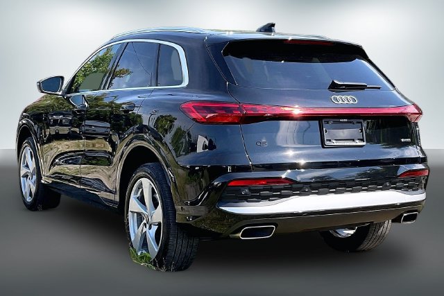 Used 2025 Audi Q5 Premium Plus w/ Premium Plus AWD/4WD image 12