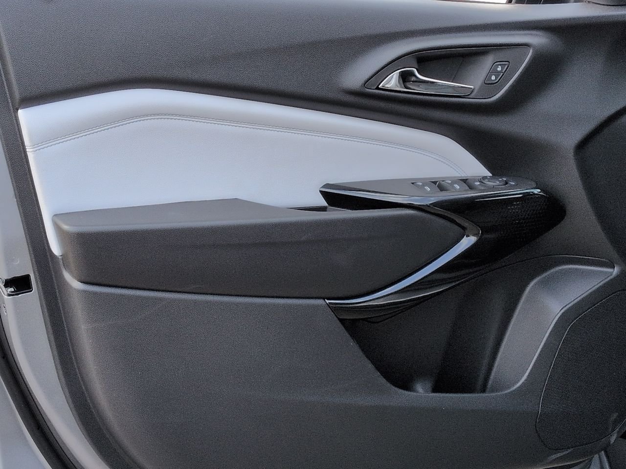 New 2026 Chevrolet Trax LT w/ Driver Confidence Package FWD image 23