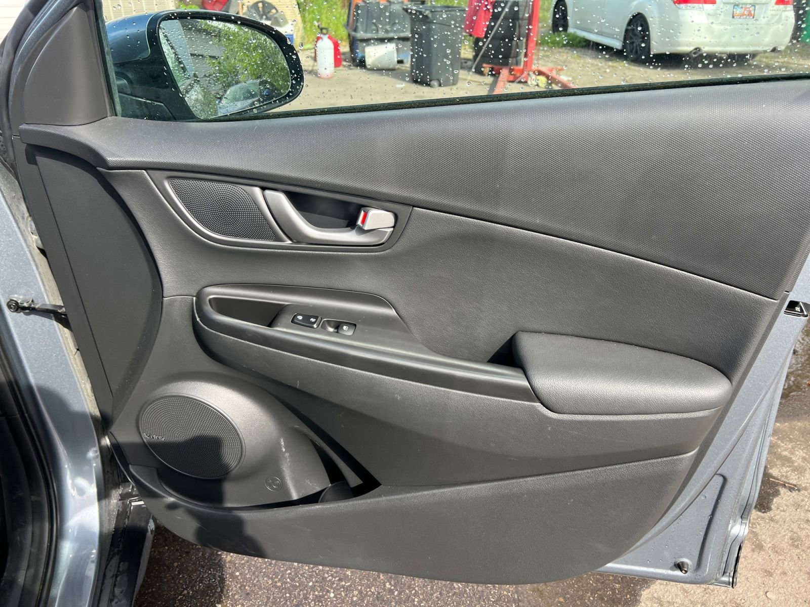 Used 2021 Hyundai Kona Limited AWD/4WD image 17