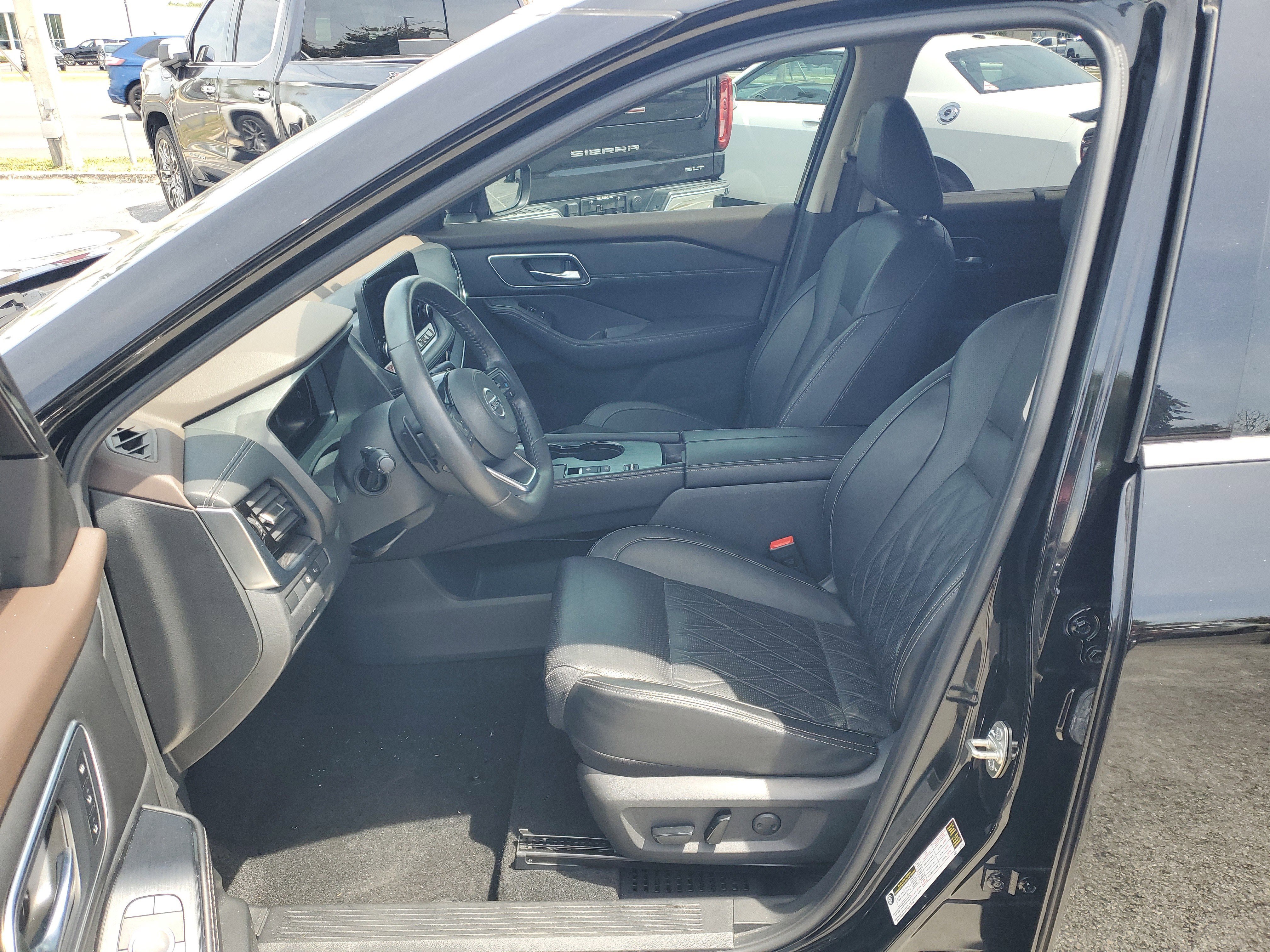 Certified 2021 Nissan Rogue Platinum FWD image 11