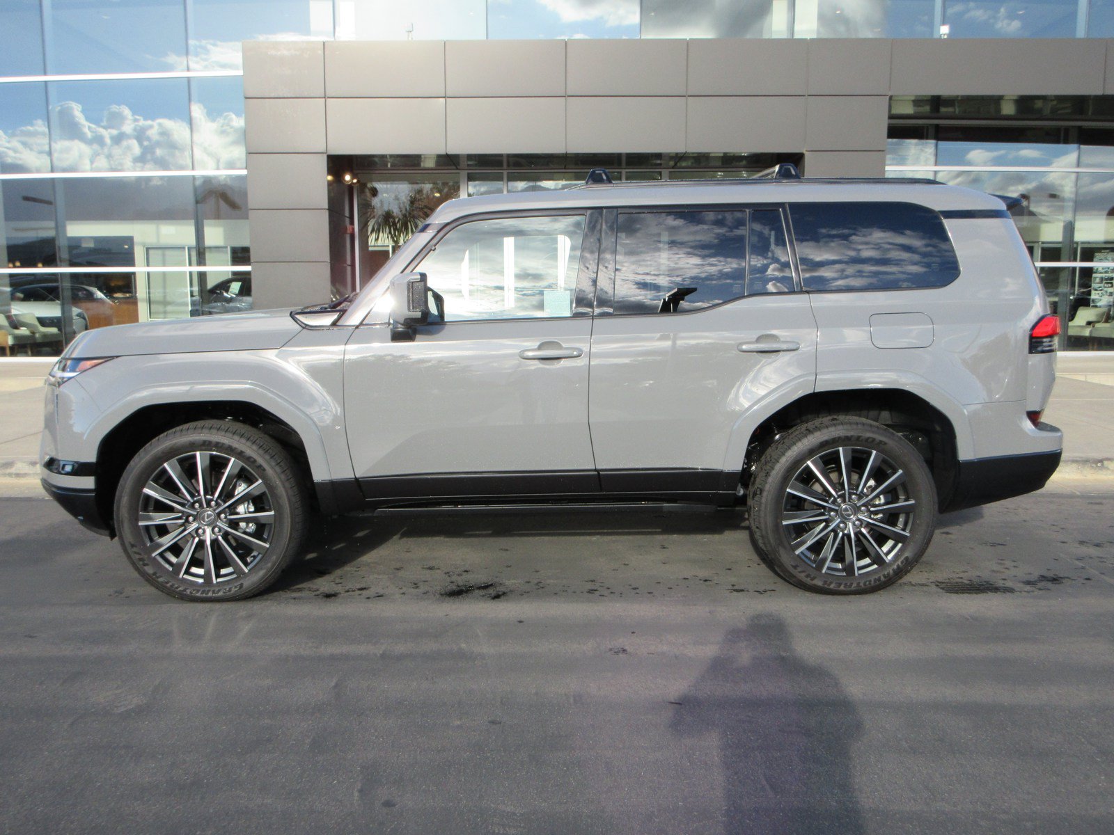 Used 2026 Lexus GX 550 w/ Cold Area Package AWD/4WD image 3