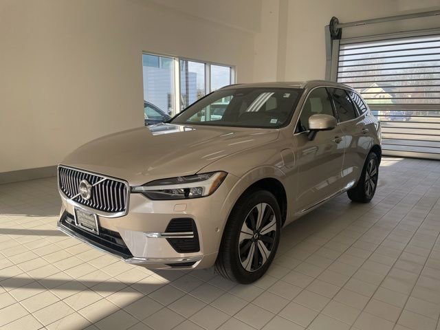 Certified 2023 Volvo XC60 T8 Plus image 1