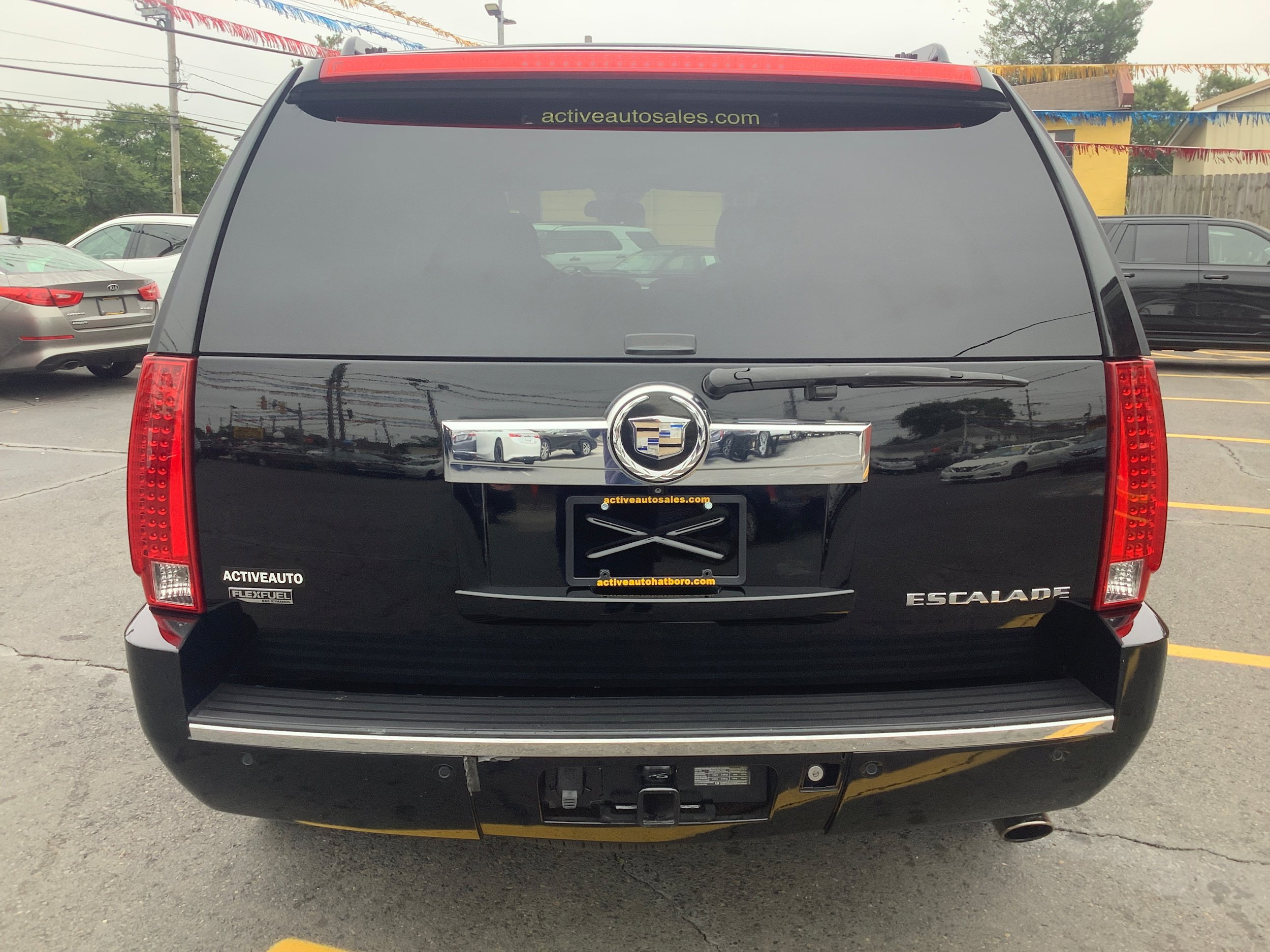 Used 2011 Cadillac Escalade Luxury AWD/4WD image 6