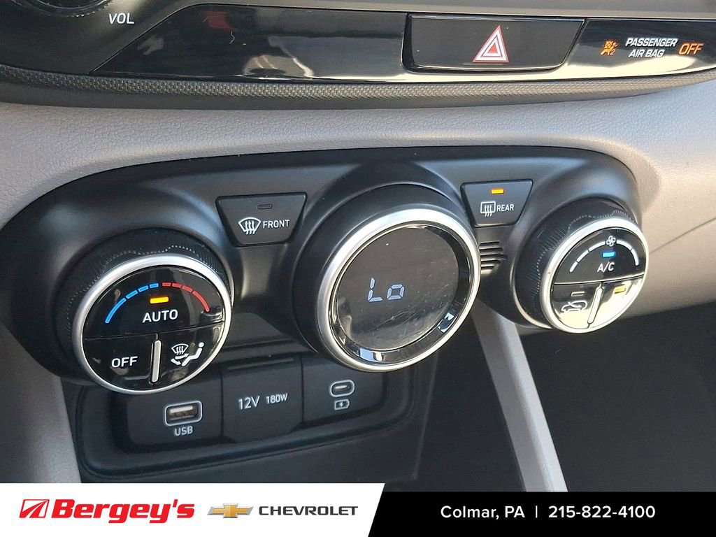 Used 2023 Hyundai Venue SEL image 19