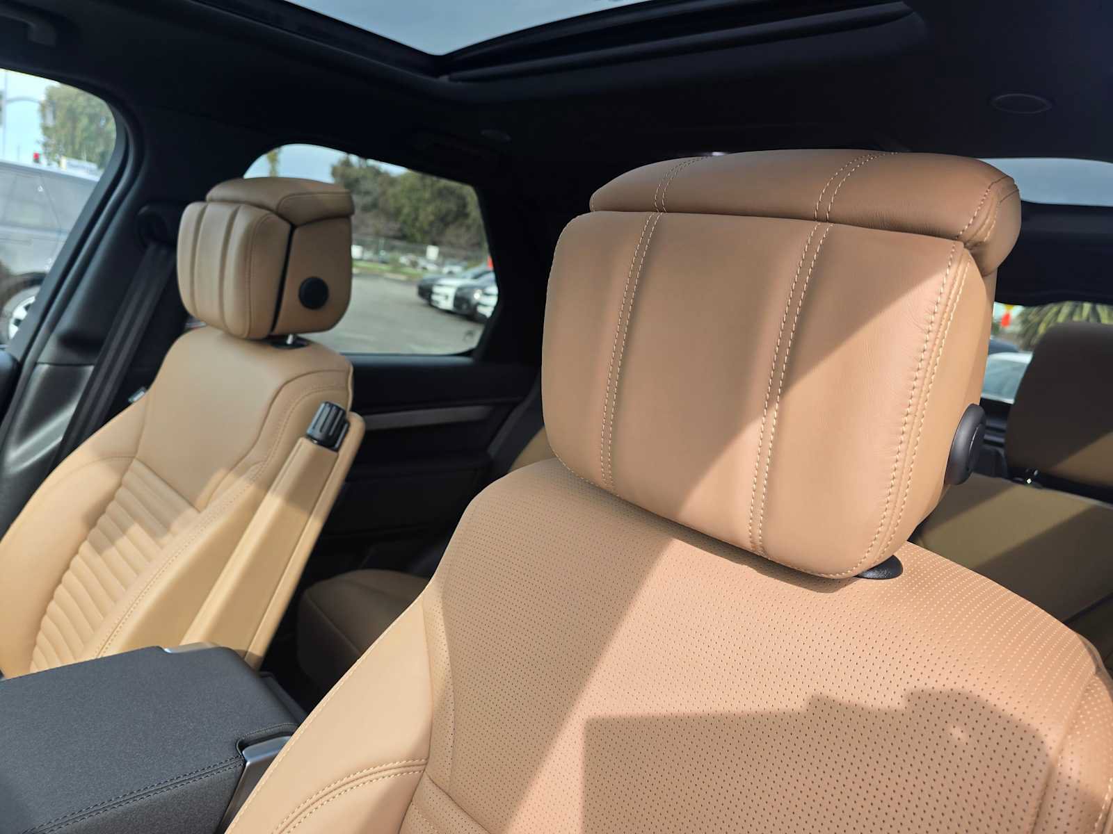 New 2026 Land Rover Discovery Limited Edition AWD/4WD image 26