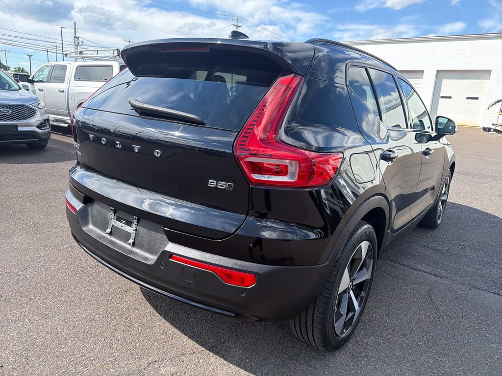 Used 2023 Volvo XC40 B5 Plus w/ Driver Assist Package AWD/4WD image 5