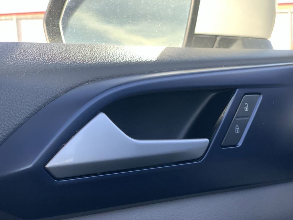 Used 2022 Volkswagen Taos SE image 16