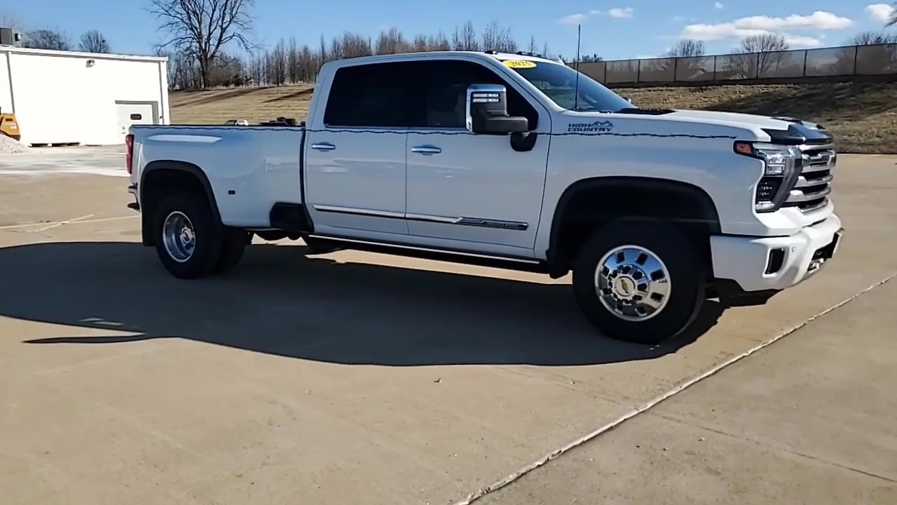 Used 2025 Chevrolet Silverado 3500 High Country w/ High Country Premium Package image 2