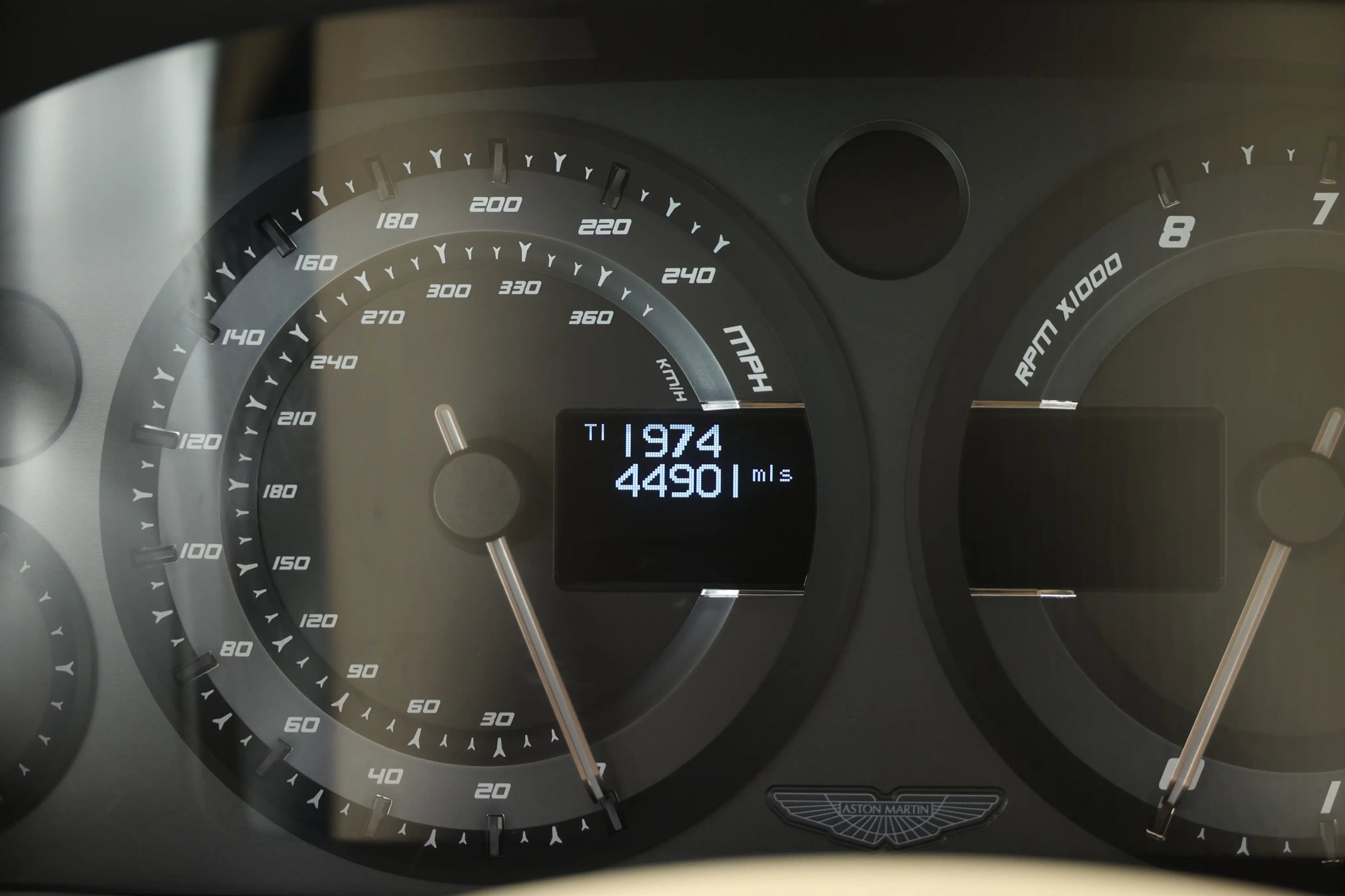Used 2016 Aston Martin Vanquish Volante image 28