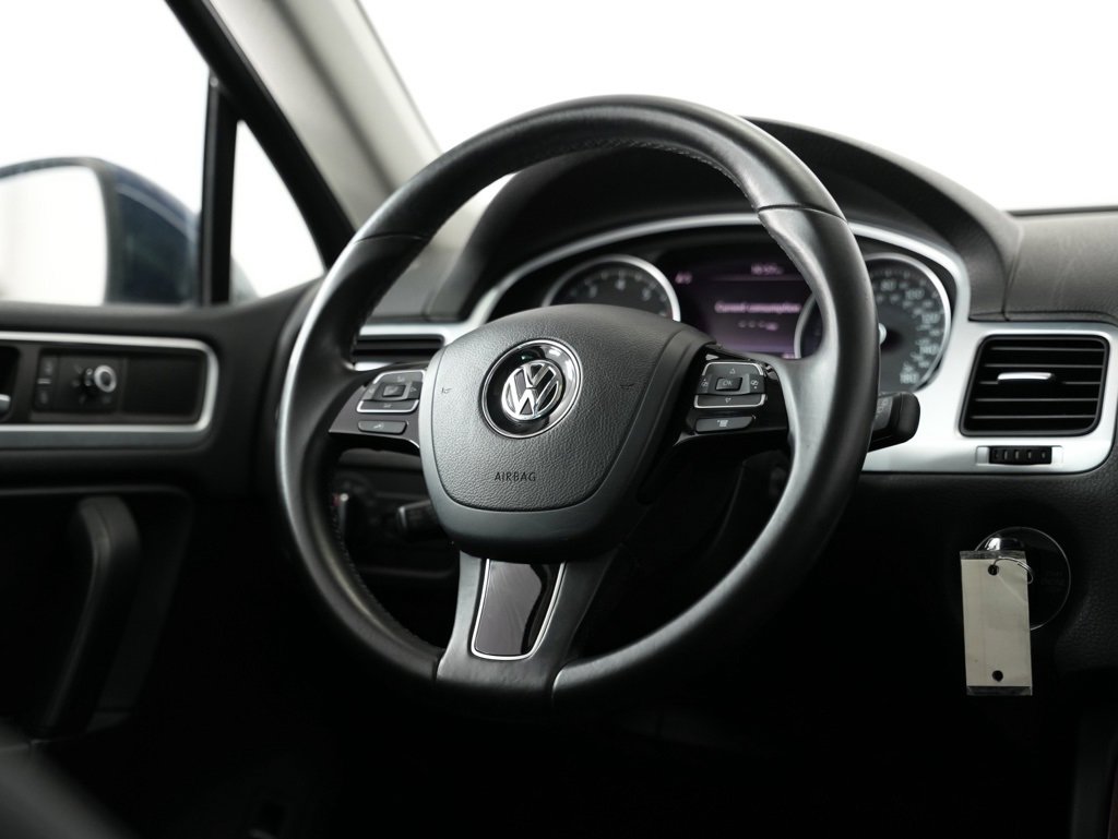 Used 2013 Volkswagen Touareg VR6 image 11