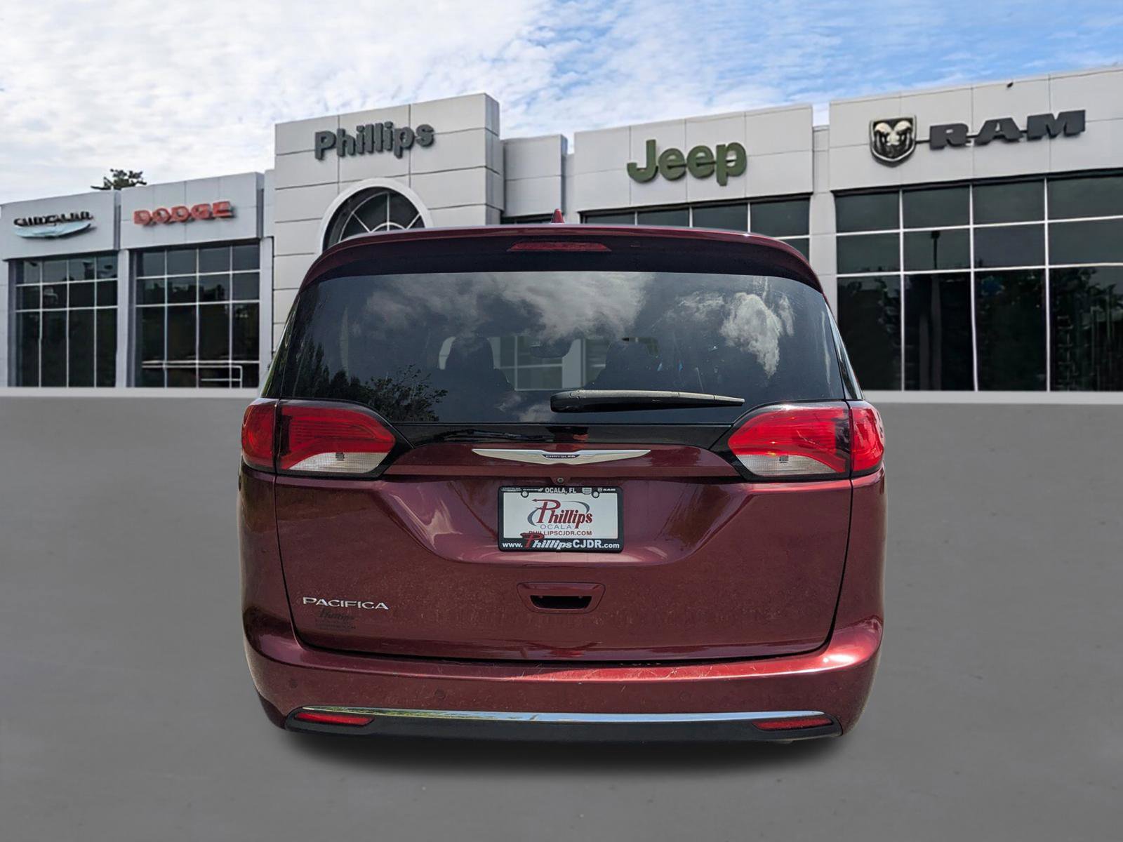 Certified 2019 Chrysler Pacifica Touring Plus w/ Advanced Safetytec Group FWD image 4