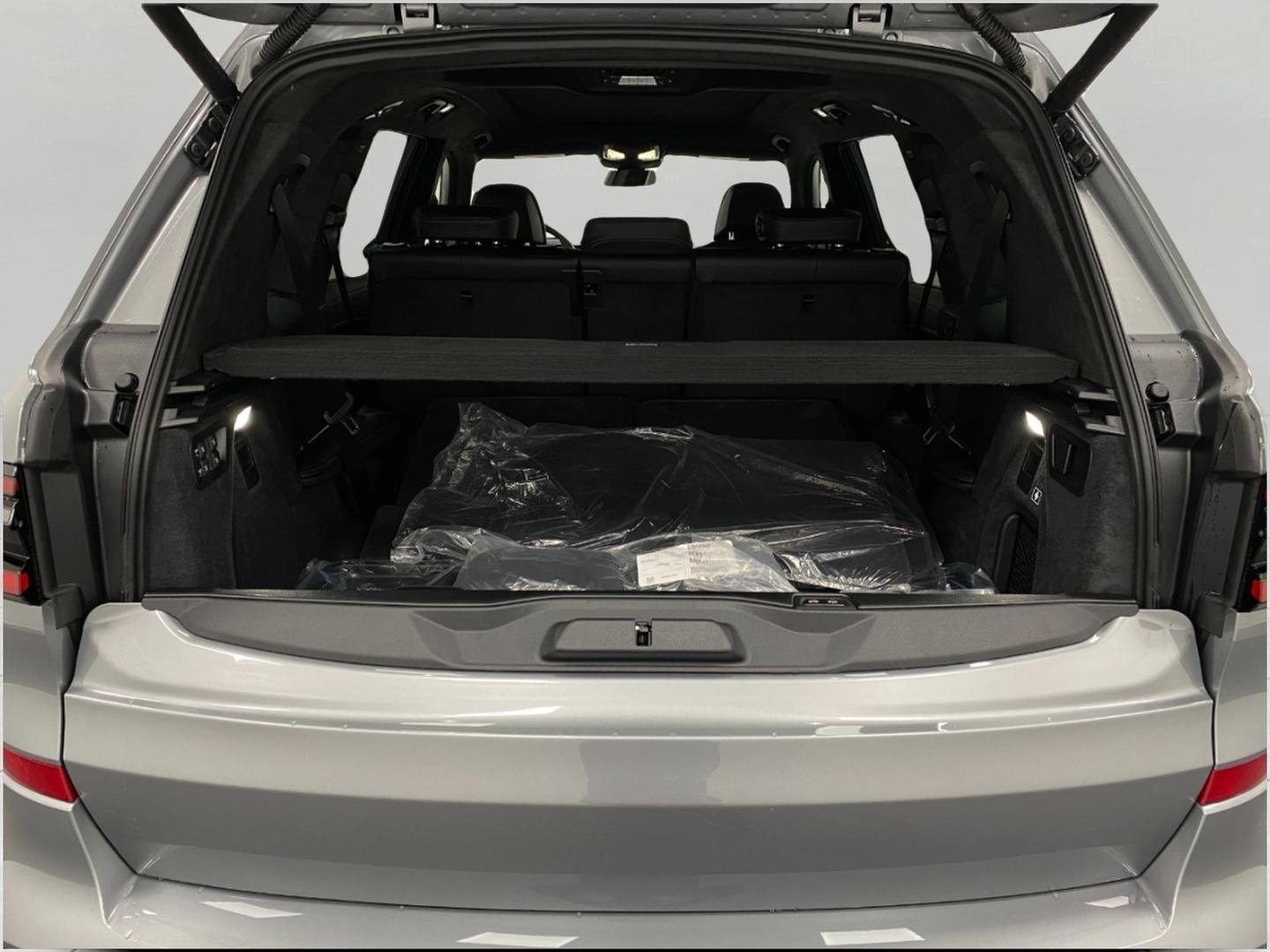 New 2026 BMW X7 M60i image 5