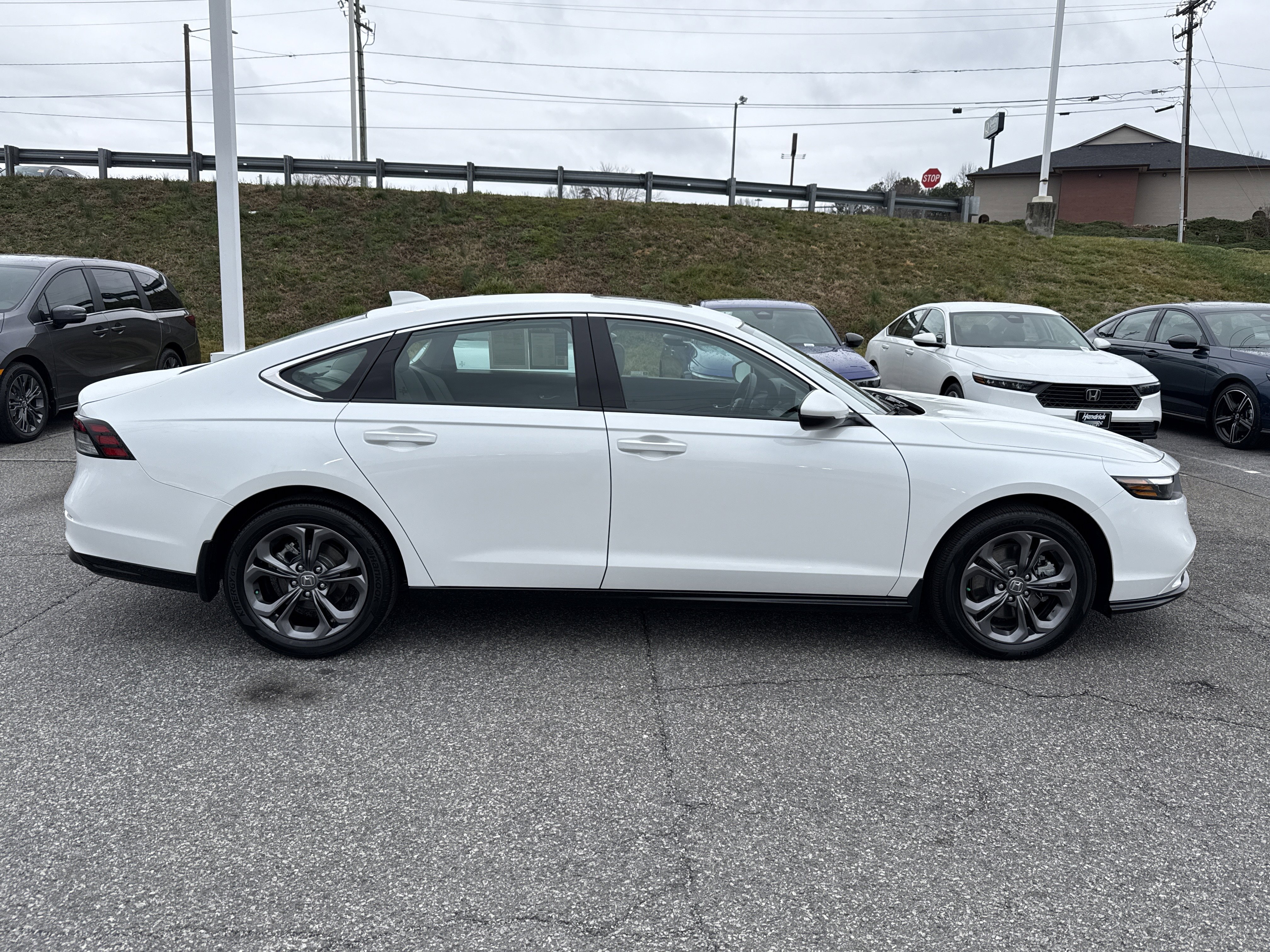 Used 2025 Honda Accord EX-L image 11