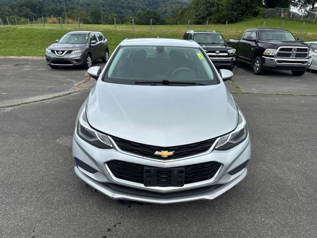 Used 2018 Chevrolet Cruze LT w/ Convenience Package FWD image 3