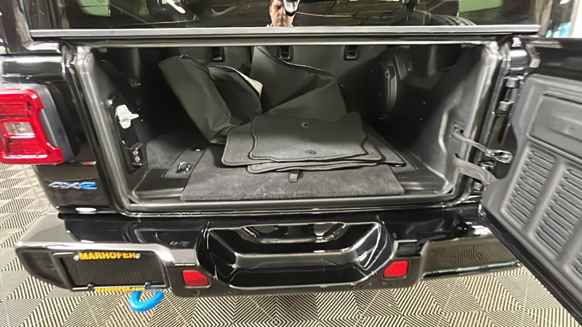 Used 2023 Jeep Wrangler Unlimited Sahara AWD/4WD image 33