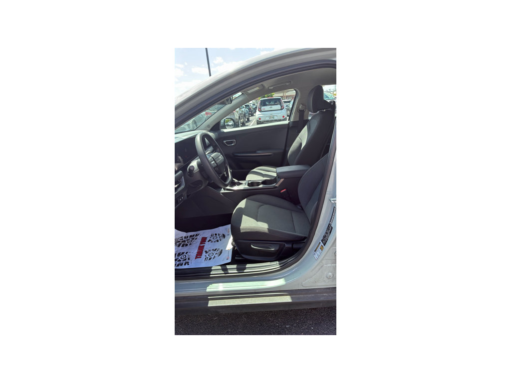 Used 2025 Kia K4 FWD image 36