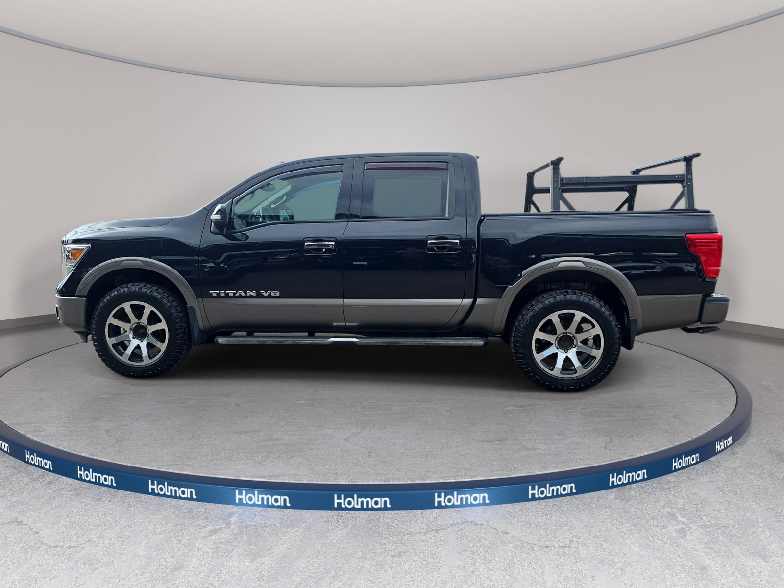 Used 2018 Nissan Titan Platinum Reserve w/ Platinum Utility Package AWD/4WD image 9
