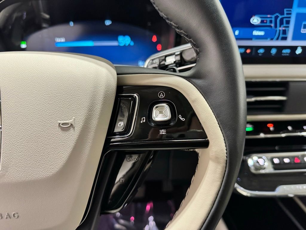 Used 2025 Lincoln Corsair Grand Touring image 16