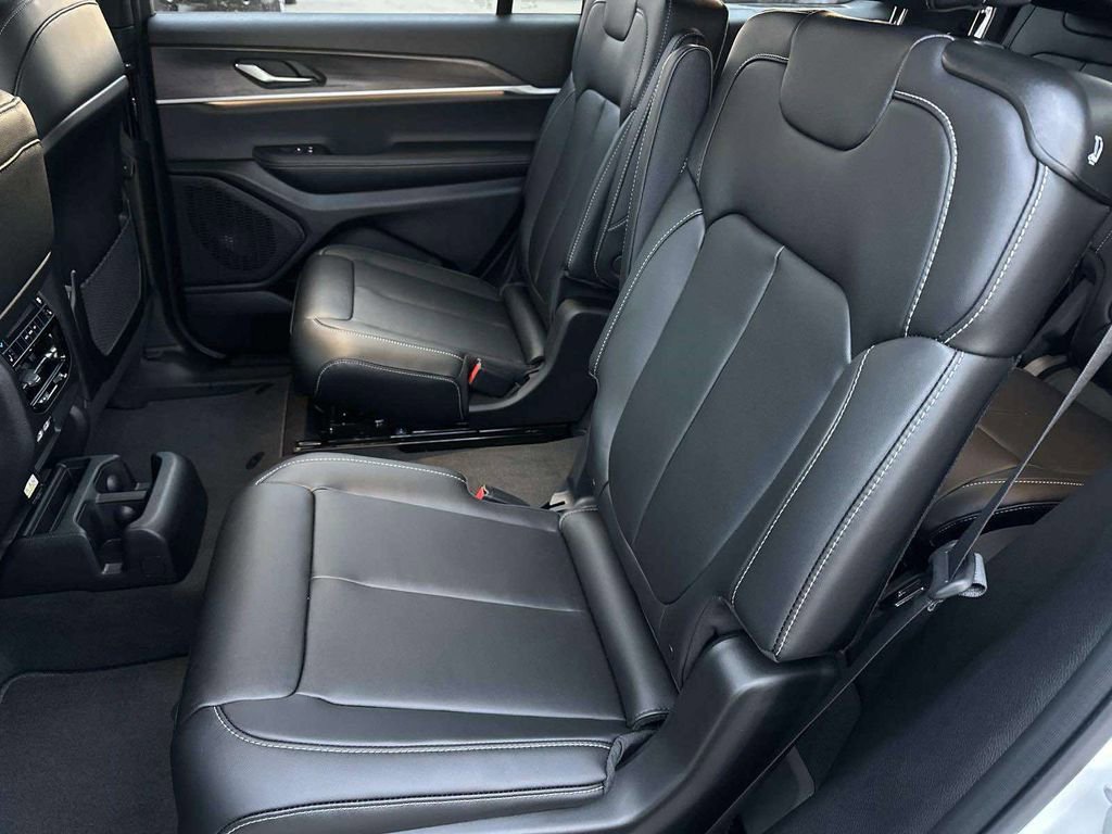 New 2025 Jeep Grand Cherokee L Limited image 7