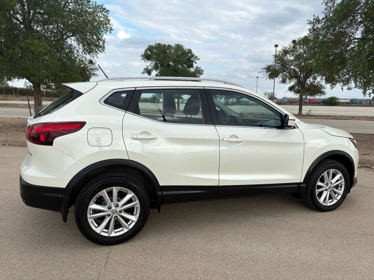 Used 2017 Nissan Rogue Sport SV w/ SV All-Weather Package AWD/4WD image 50