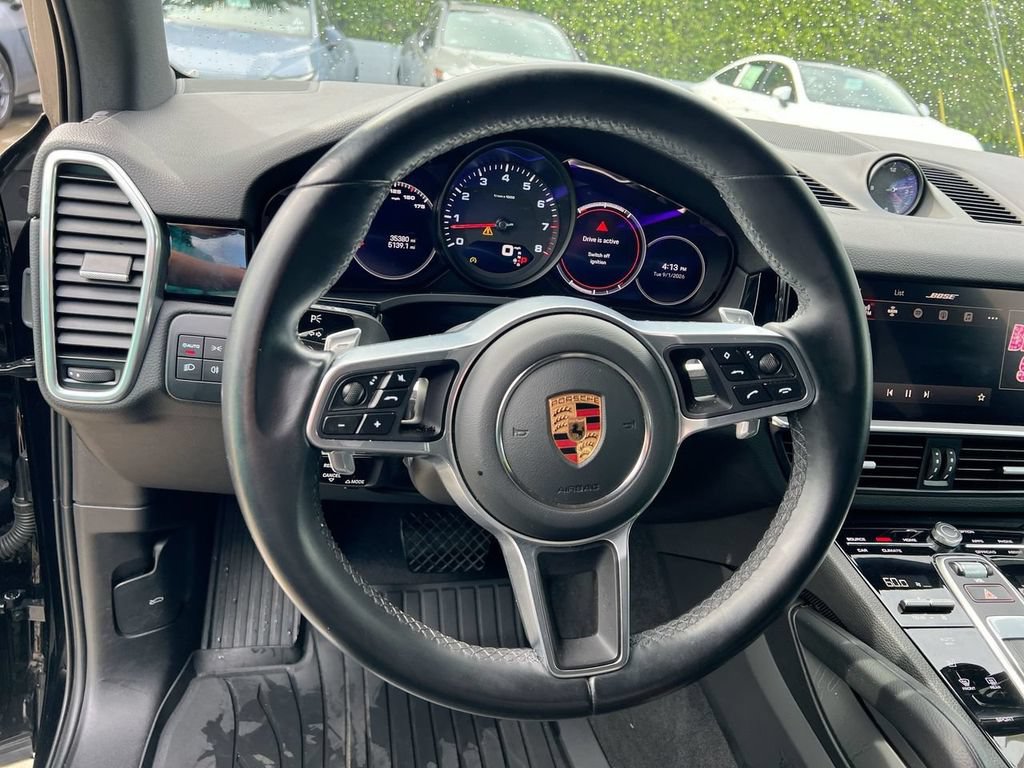 Used 2022 Porsche Cayenne w/ Premium Package AWD/4WD image 13