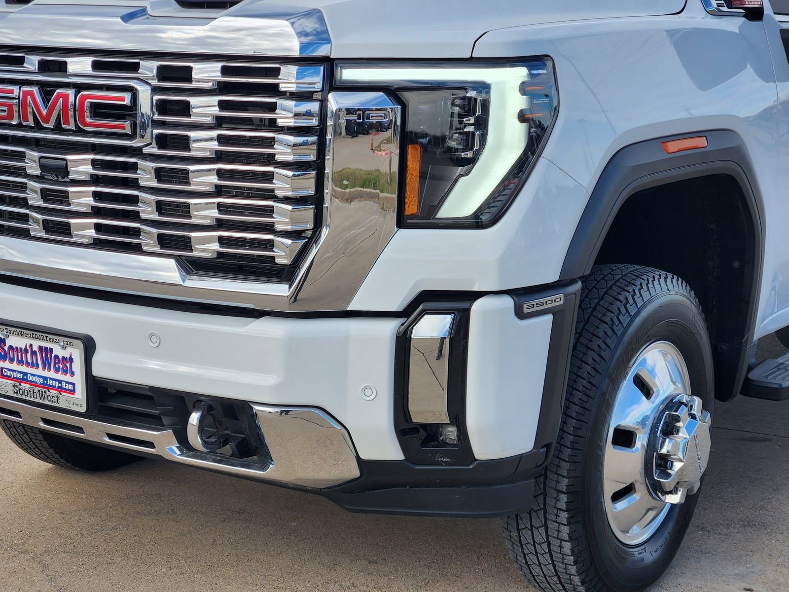 Used 2024 GMC Sierra 3500 Denali w/ Denali Reserve Package image 9
