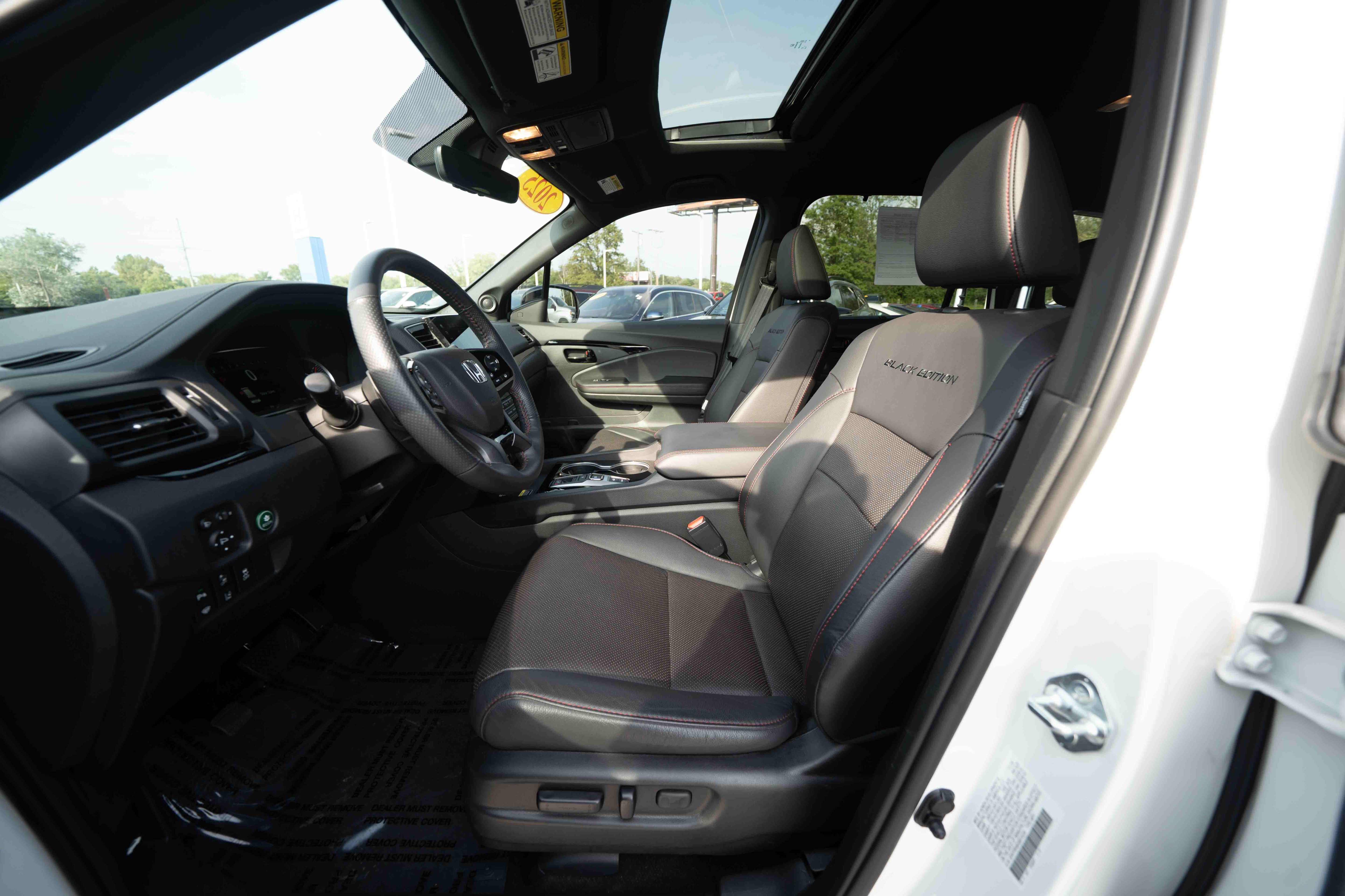 Certified 2025 Honda Passport Black Edition image 9