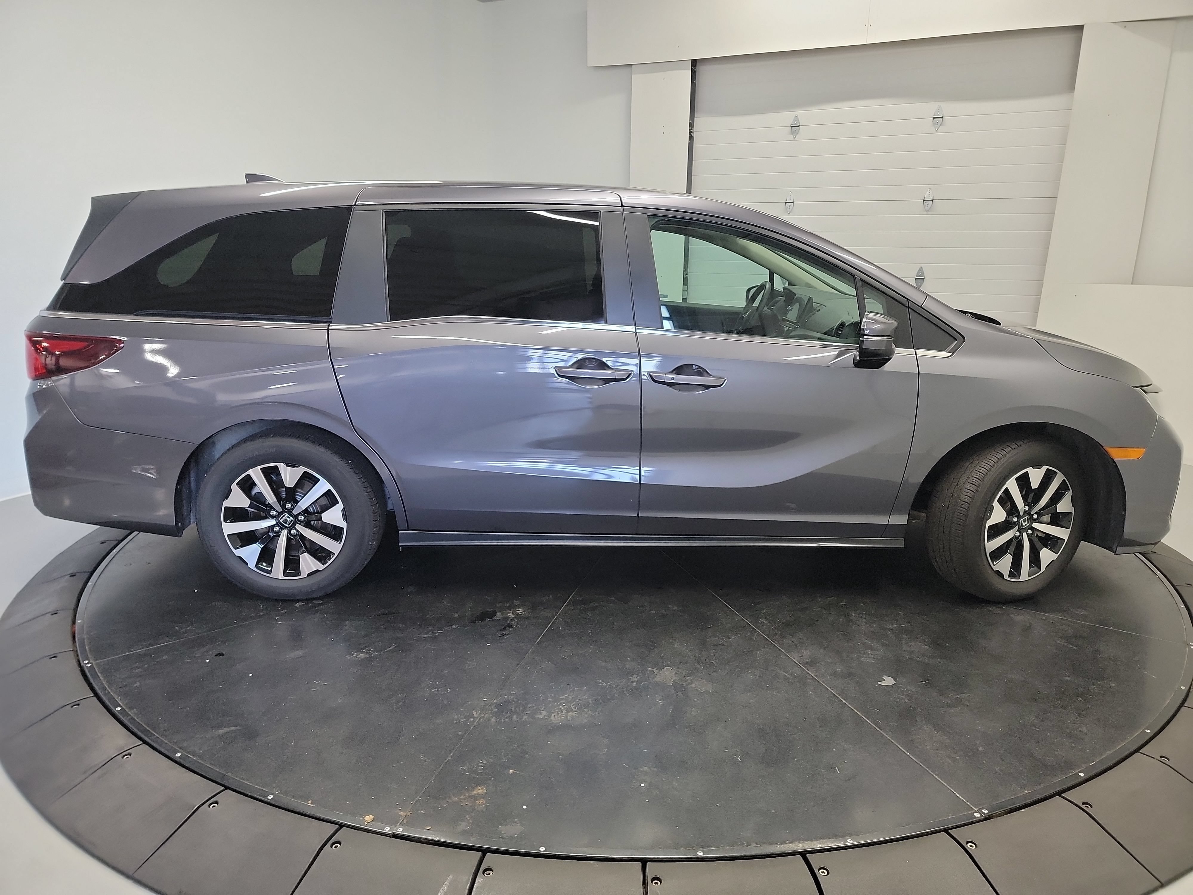 Used 2025 Honda Odyssey EX-L image 11
