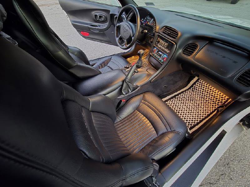 Used 2002 Chevrolet Corvette Coupe w/ Preferred Equipment Group1 image 6