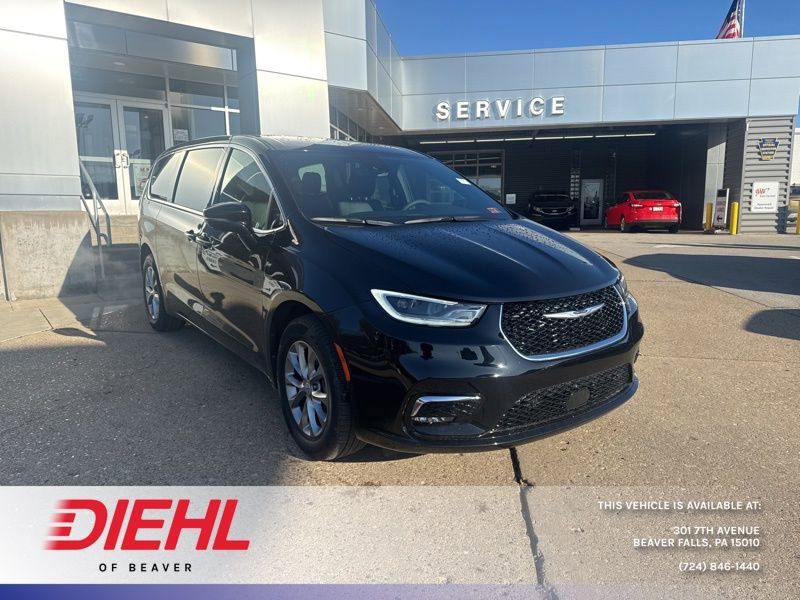 Used 2026 Chrysler Pacifica Select image 1