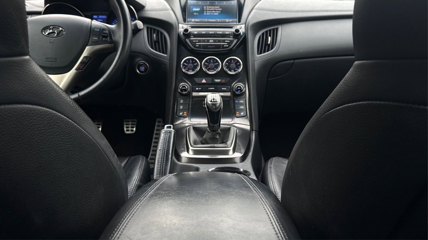 Used 2014 Hyundai Genesis 3.8 RWD image 22
