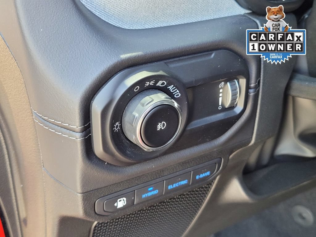 Used 2025 Jeep Wrangler Unlimited Sahara AWD/4WD image 17
