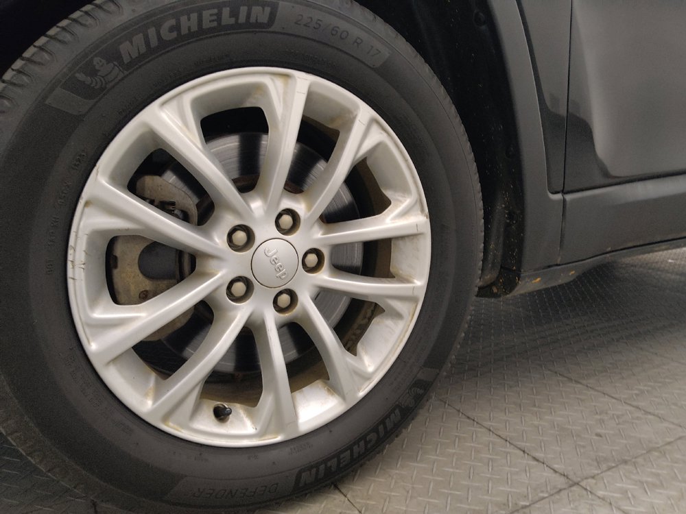 Used 2020 Jeep Cherokee Latitude FWD image 31