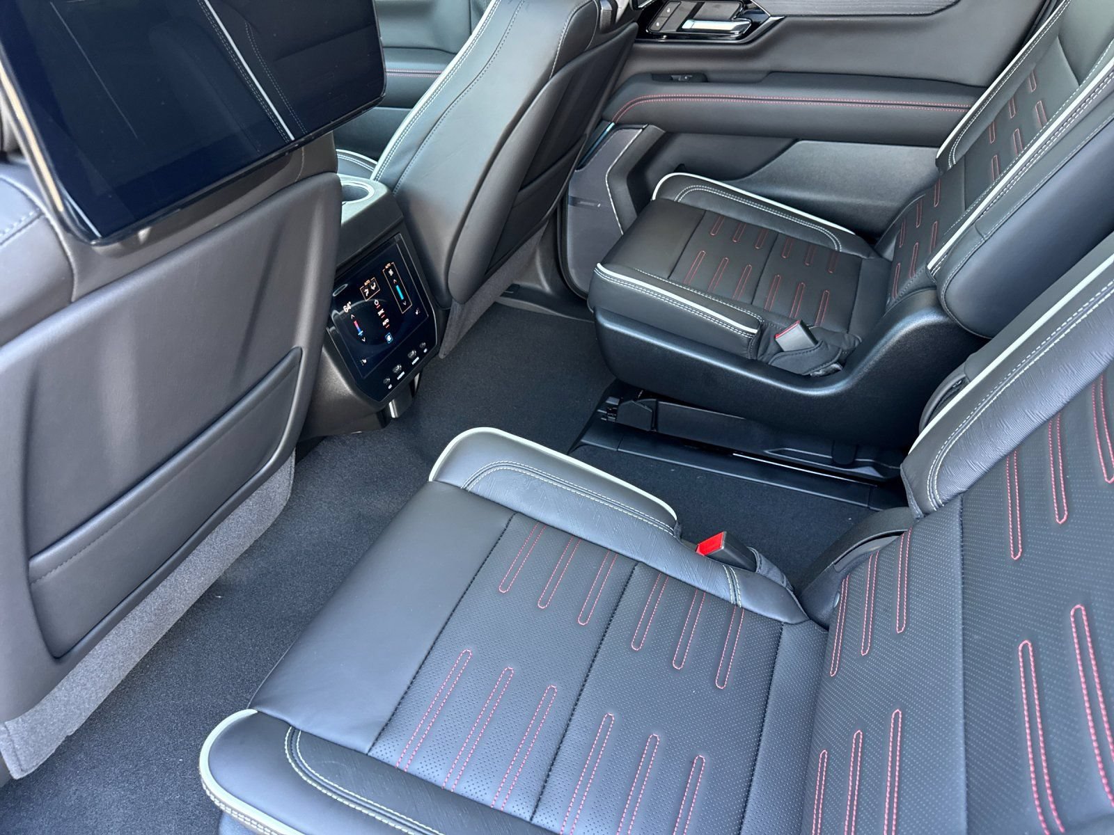 New 2026 GMC Yukon XL AT4 Ultimate AWD/4WD image 12