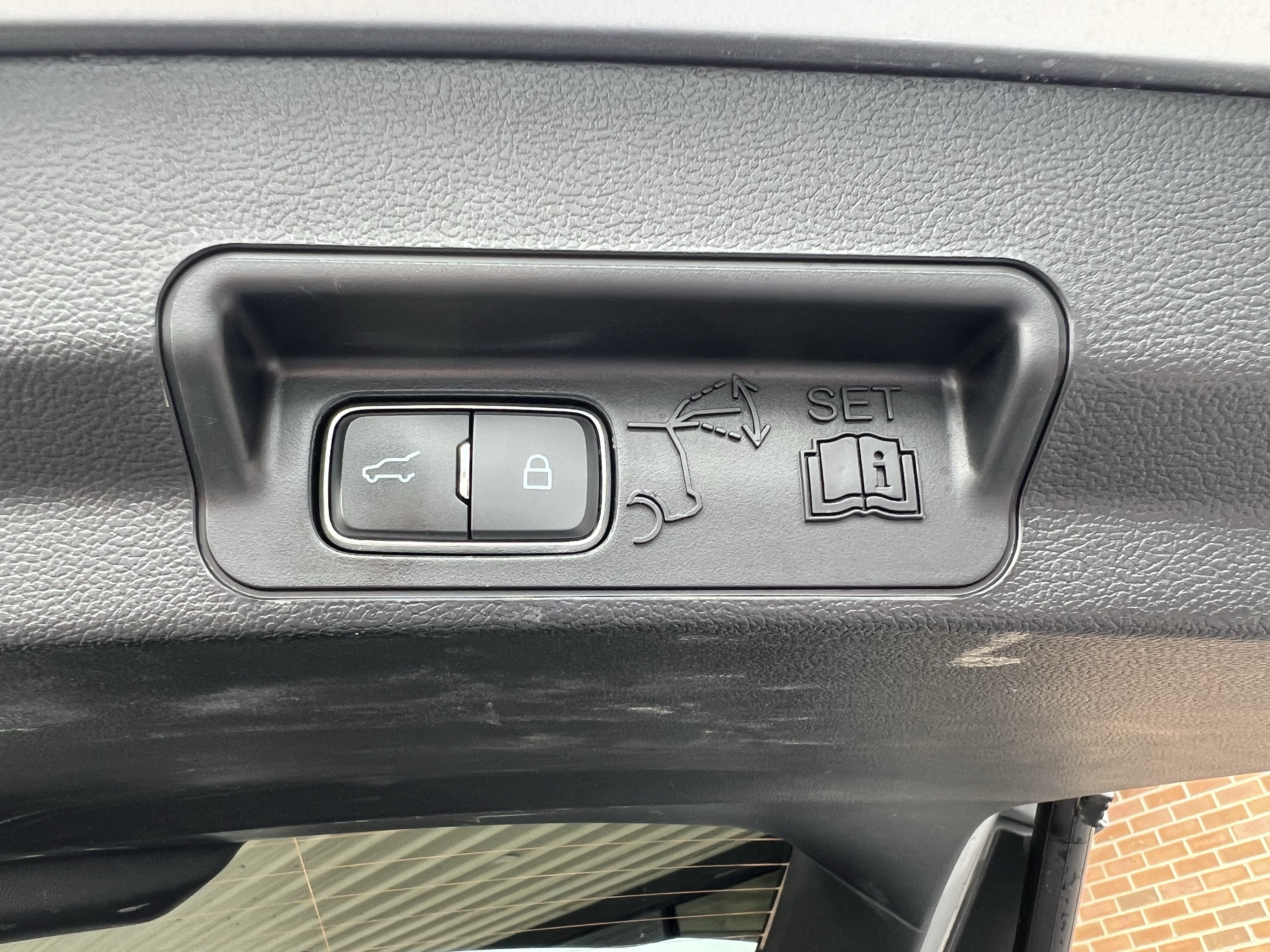 Used 2023 Ford Explorer XLT w/ Equipment Group 202A AWD/4WD image 51