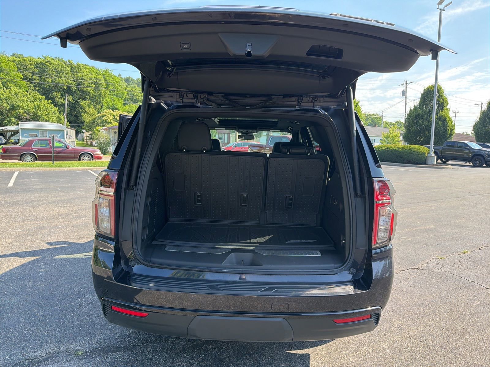 Used 2023 Chevrolet Tahoe RST w/ Luxury Package AWD/4WD image 28