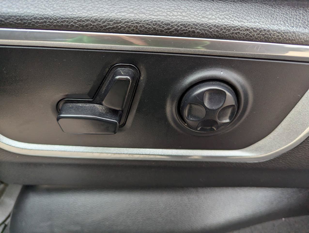 Used 2019 RAM 1500 Laramie AWD/4WD image 12