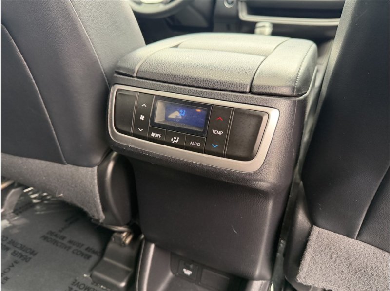 Used 2017 Toyota Highlander SE FWD image 35