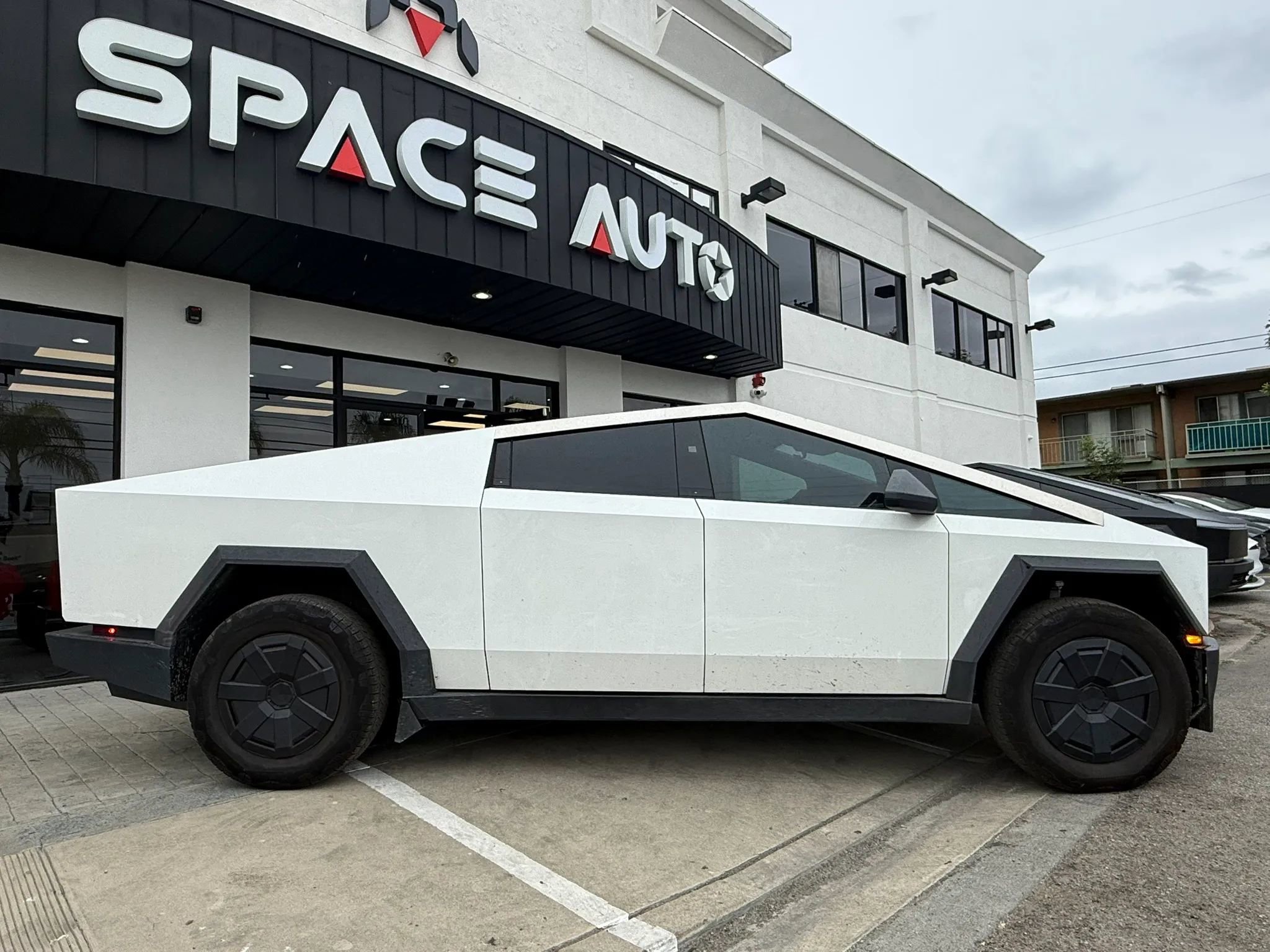 Used 2024 Tesla Cybertruck AWD Crew Cab image 8