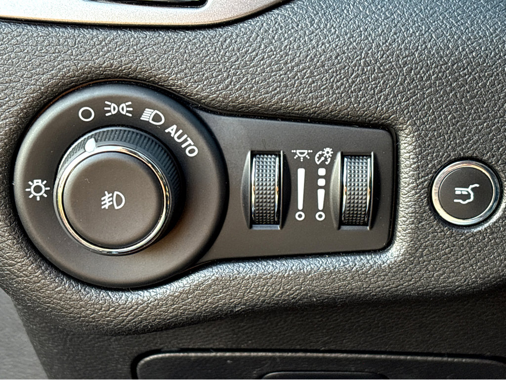 Used 2020 Jeep Cherokee Limited image 11