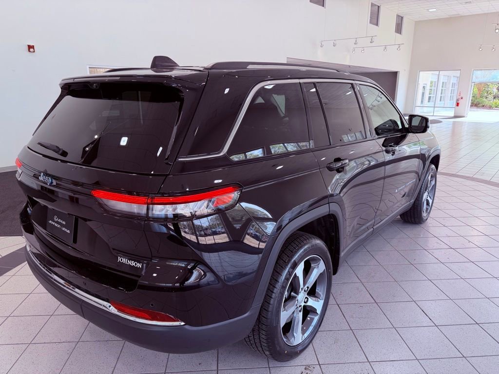 Used 2022 Jeep Grand Cherokee Limited 4xe w/ Luxury Tech Group II AWD/4WD image 19