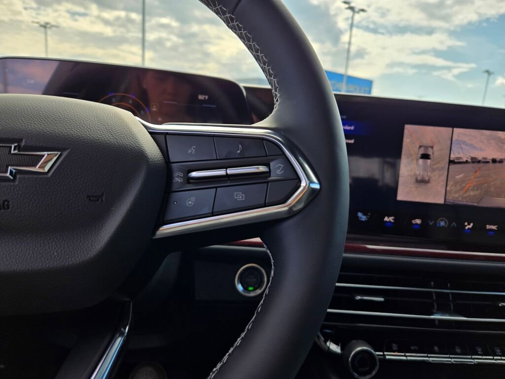 New 2026 Chevrolet Traverse Z71 w/ Driver Confidence Package image 32