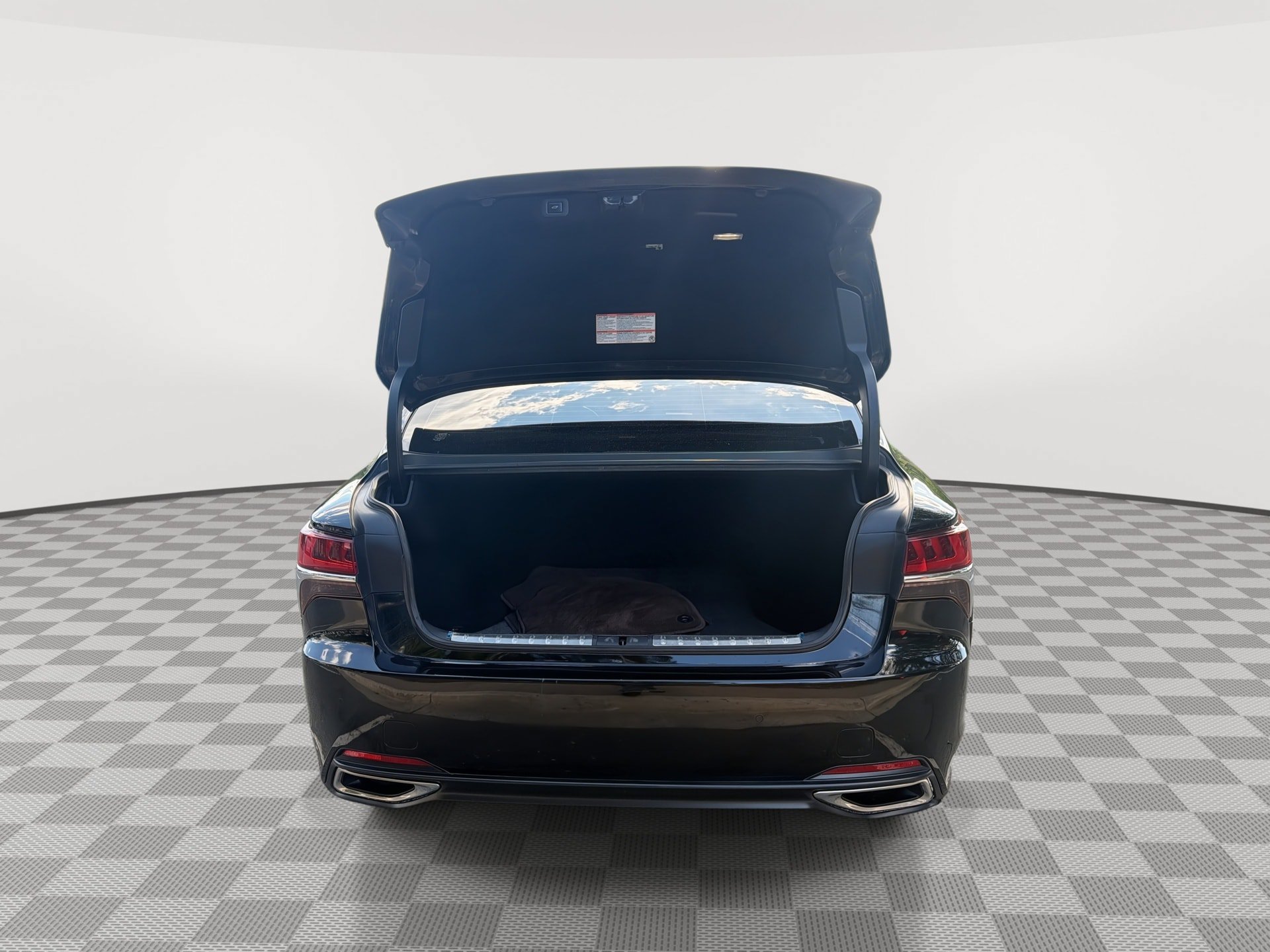 Used 2018 Lexus LS 500 w/ Interior Upgrade Package RWD image 21