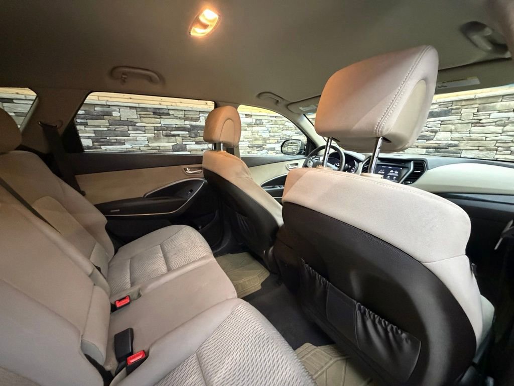 Used 2017 Hyundai Santa Fe SE AWD/4WD image 29