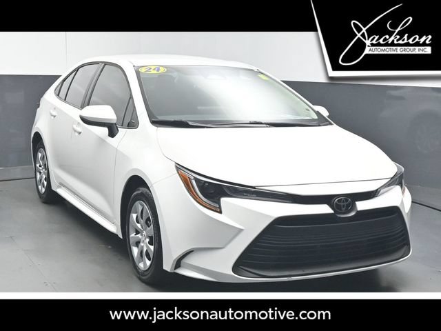 Used 2024 Toyota Corolla LE FWD image 1